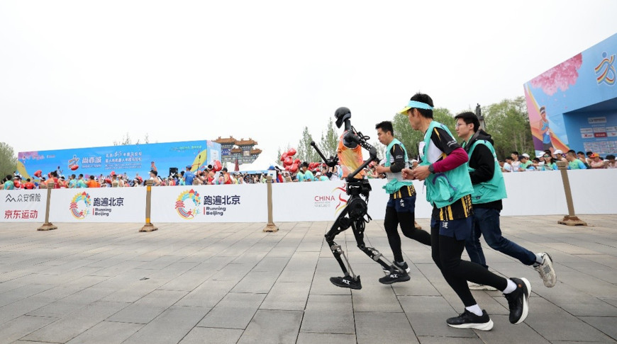 Фото Courtesy of Beijing Innovation Center of Humanoid Robotics Co