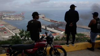 Дым после взрыва в порту Ла-Гуайра, Венесуэла. Фото Getty Images