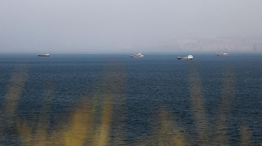Иран разрешил 20 судам под флагом Пакистана пройти через Ормузский пролив