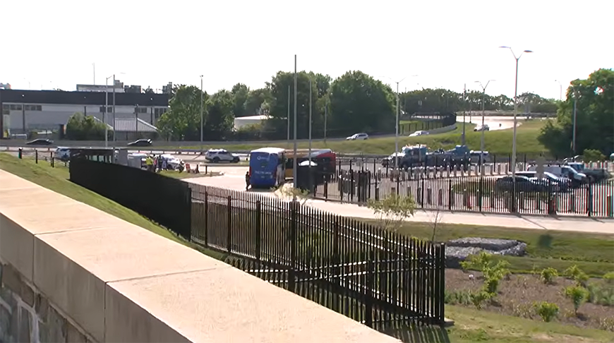 Два автобуса столкнулись рядом со зданием Пентагона, пострадали более 20 человек