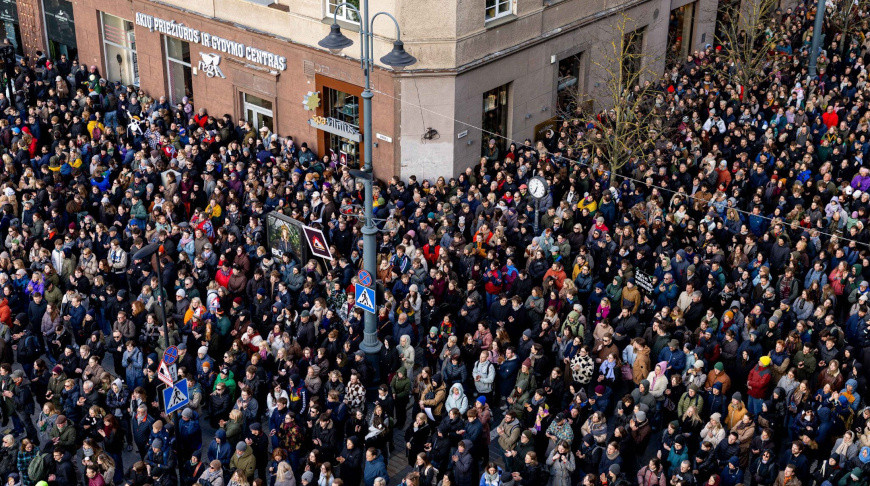 В центре Вильнюса проходит акция протеста в защиту свободы СМИ
