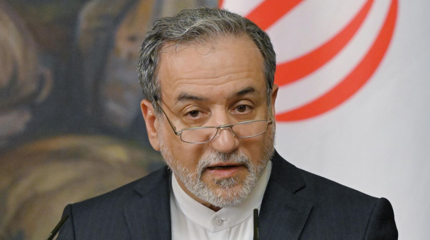 Аракчи: переговоры Ирана и Омана касались безопасности в Ормузском проливе