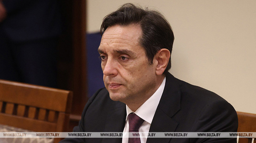 Бывший вице-премьер Сербии заявил, что НАТО стремится сменить власть в стране