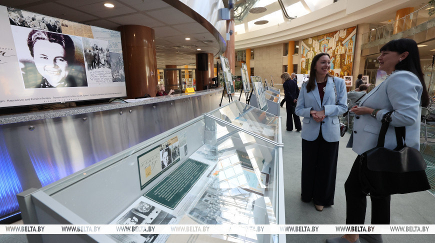 Выставка к 100-летию белорусского государственного деятеля Нины Снежковой открылась в НББ