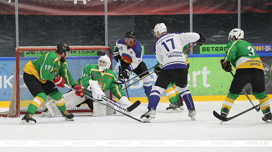 Любительские команды Гомельской и Брестской областей вступили в борьбу за бронзу республиканских соревнований по хоккею