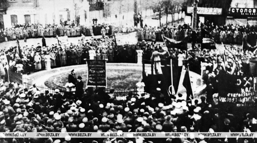 1 мая 1917 года. Первомайский митинг на Привокзальной площади в Минске. Репродукция БЕЛТА.