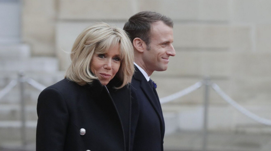 Эммануэль Макрон с супругой Брижит. Фото РИА Новости