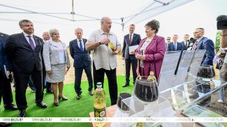 Александр Лукашенко посетил Смолевичский район, где проконтролировал ход уборочной кампании, август 2025 года