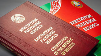 "Фундамент правовой системы". Юрист о том, почему Конституция не просто главный, а Основной Закон страны  