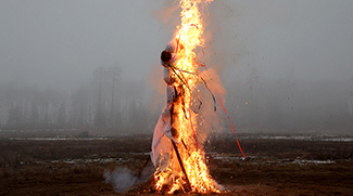 "Сжечь чучело Мораны и вспомнить предков". Фольклорист о главных традициях Масленицы