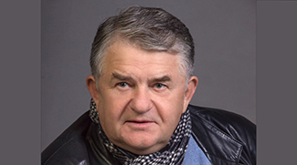 
 "Нужно отдаваться искусству, а не любоваться собой". Александр Кашперов о творчестве и юбилее
 