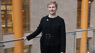 "Юмор, творчество и шахматы в "КанПетрах". Внучка Кондрата Крапивы о работе и жизни классика 