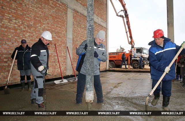 Лукашенко в день субботника работал на строительстве Центра олимпийской подготовки по художественной гимнастике