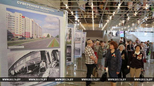 Фотовыставка "Суверенная Беларусь: эпоха достижений" - фотопроект БЕЛТА представлена во Дворце Республики