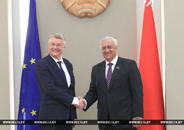 Мясникович встретился с председателем Комитета регионов ЕС