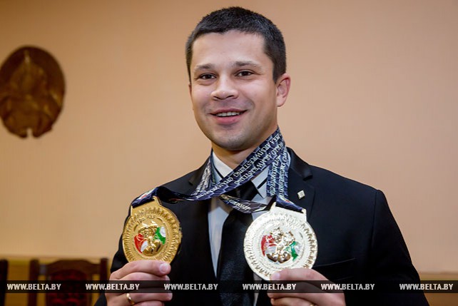 Виктор Братченя стал 14-кратным чемпионом мира по армрестлингу