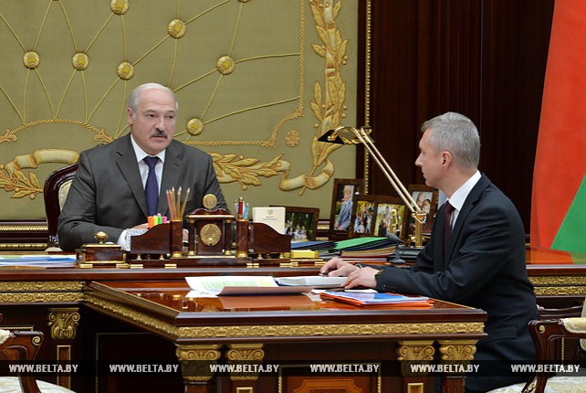 Александр Лукашенко принял с докладом министра антимонопольного регулирования и торговли Владимира Колтовича