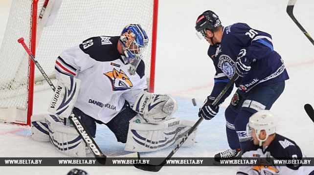 Хоккеисты минского "Динамо" победили магнитогорский "Металлург", забросив пять шайб в третьем периоде