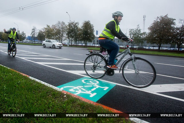 В Бресте открыли экспериментальную велодорожку на проезжей части