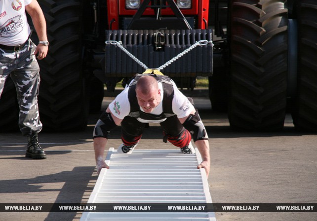 Мировой рекорд по трек-пулу трактора установлен в Минске