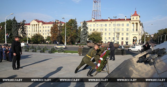 Кадыров возложил венок к Монументу Победы