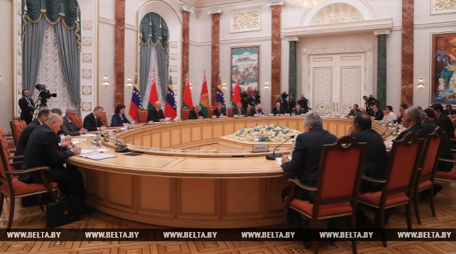Президенты Беларуси и Венесуэлы провели переговоры в расширенном составе