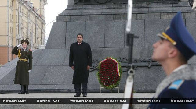 Мадуро возложил цветы к монументу Победы в Минске