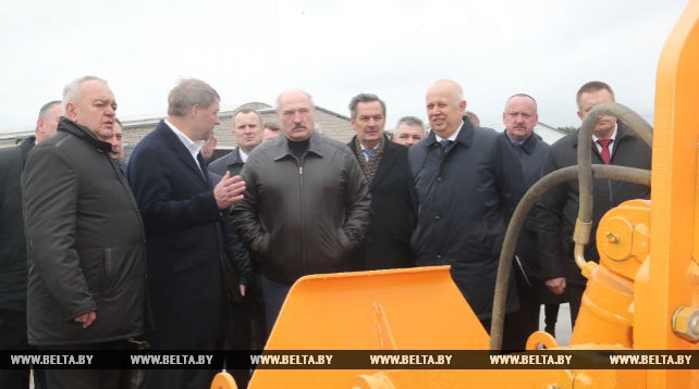 Александр Лукашенко посетил с рабочей поездкой Слуцкий район