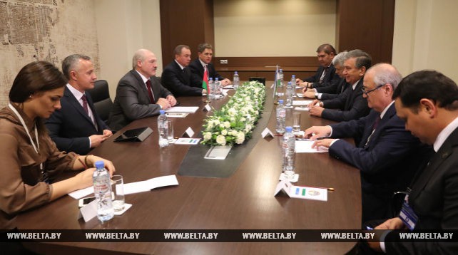 Мирзиеев пригласил Лукашенко посетить с визитом Узбекистан в 2018 году