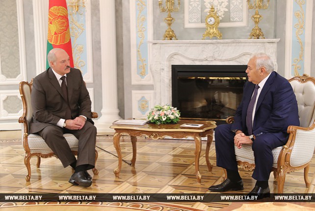 Лукашенко встретился с председателем Милли Меджлиса Азербайджана Октаем Асадовым