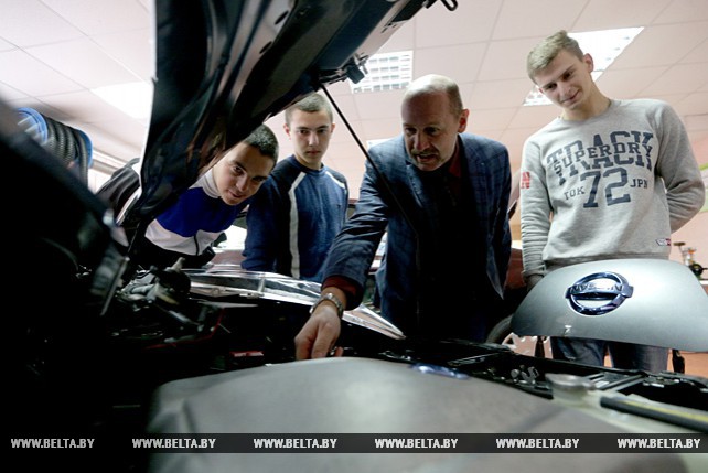 Специалистов по обслуживанию электромобилей начали готовить в Минском автомеханическом колледже