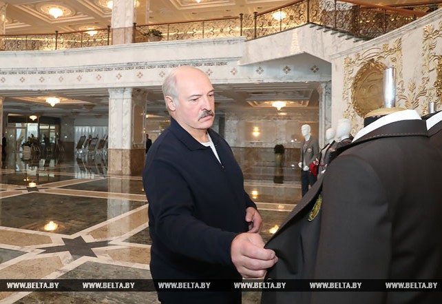 Лукашенко ознакомился с образцами парадной формы к зимней Олимпиаде