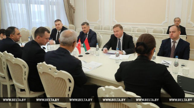 Кобяков встретился с турецкой делегацией во главе с министром развития Лютфи Элваном