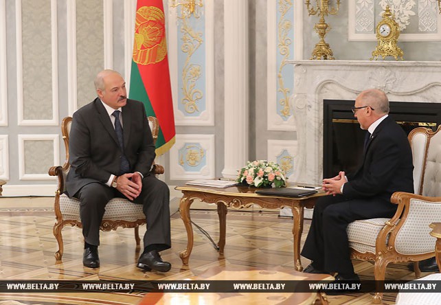 Александр Лукашенко встретился с послом Кубы