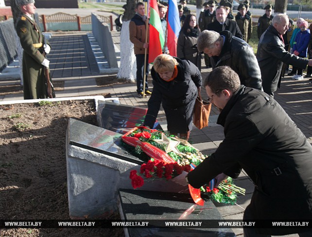 Церемония забора земли из братской могилы прошла в агрогородке Вороны Витебского района