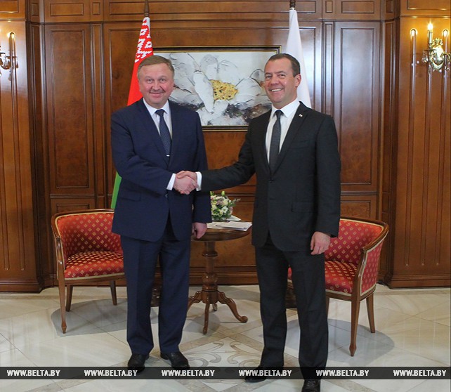 Кобяков и Медведев обсудили вопросы сотрудничества Беларуси и России