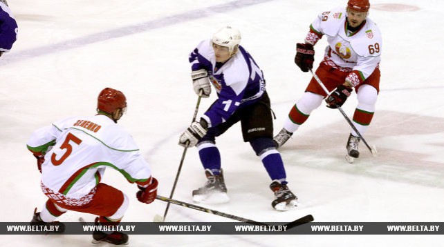 Хоккейная команда Президента Беларуси одержала победу над витебской дружиной