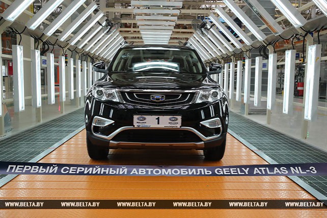 Первый серийный белорусский легковой GeelyAtlas NL3 сошел с конвейера завода "БелДжи"