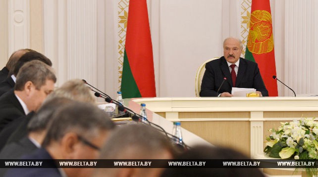 Лукашенко заслушал доклад правительства, Нацбанка, облисполкомов и Минского горисполкома