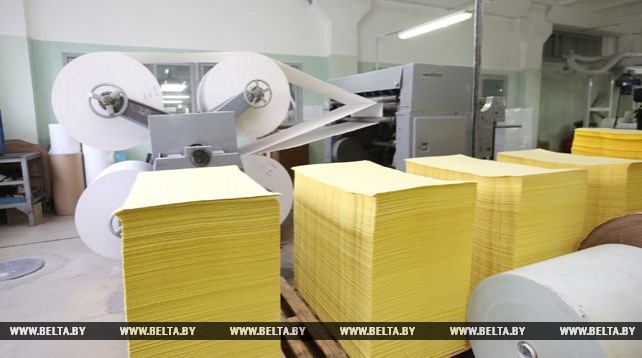 Производство офисной бумаги из вторичных ресурсов открыли на фабрике в Борисове