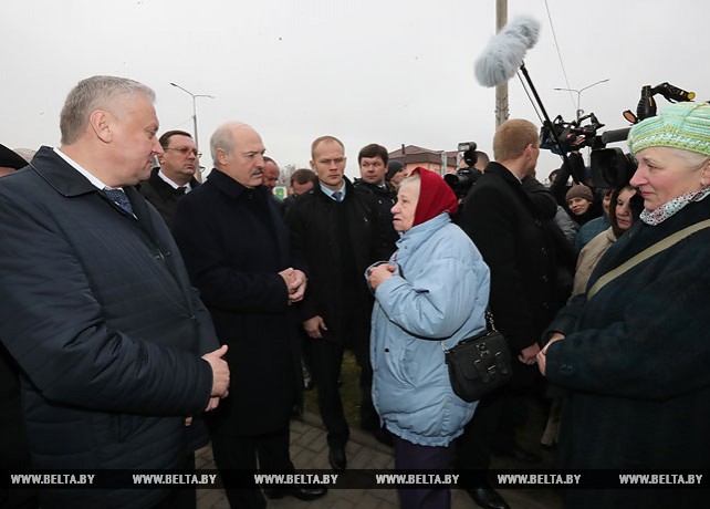 Лукашенко пообщался с жителями Буда-Кошелево
