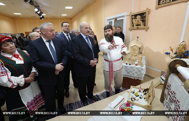 Александр Лукашенко посетил Дом культуры в Буда-Кошелево