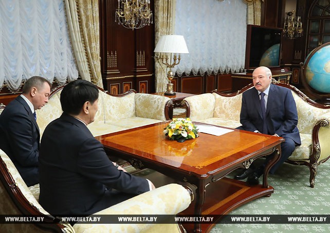 Лукашенко провел встречу с послом Казахстана Булегеновым