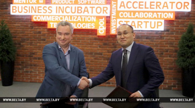 Директор ПВТ Янчевский и министр информации и коммуникаций Казахстана Абаев подписали соглашение о сотрудничестве в сфере IT