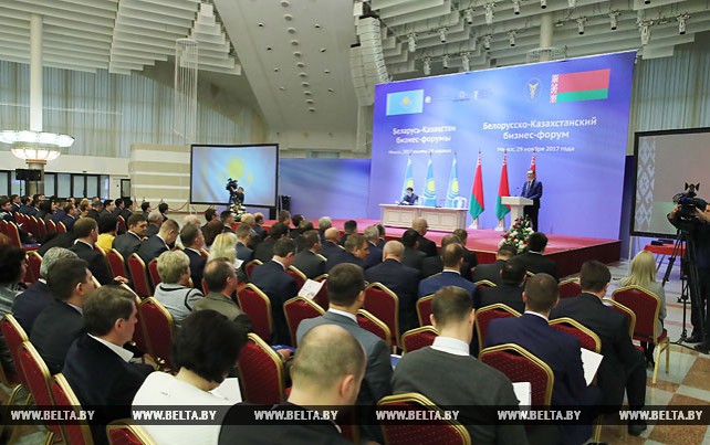 Около 400 участников собрал белорусско-казахстанский бизнес-форум в Минске