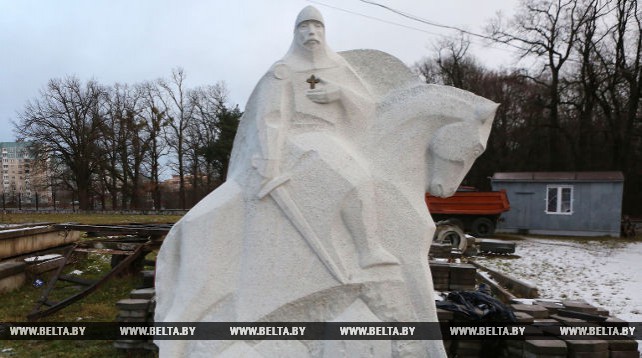 В Гродно доставили гранитный памятник князю Давыду Городенскому