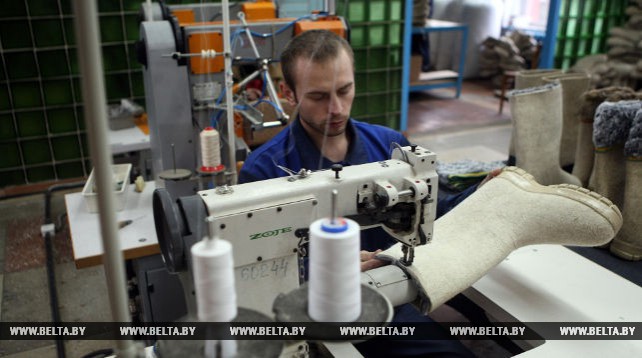 Смиловичская валяльно-войлочная фабрика - единственный в Беларуси производитель валяной обуви