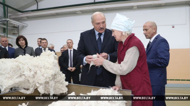 Лукашенко посещает ОАО "Камволь"