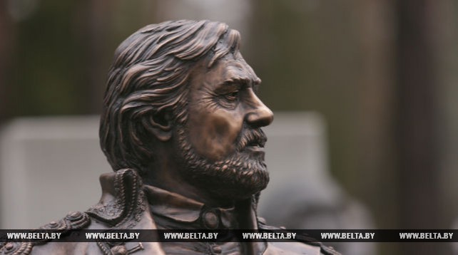 Памятник Ростиславу Янковскому открыли в Минске