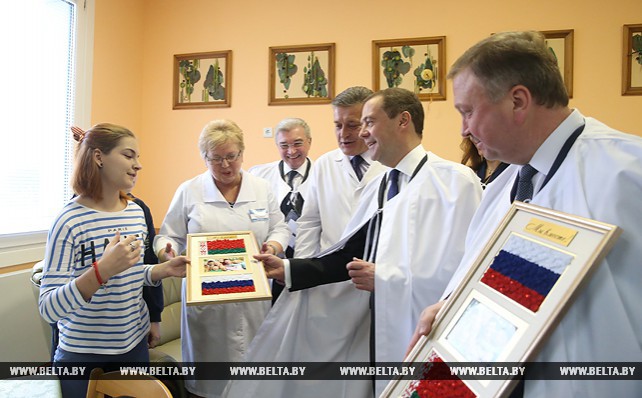 Кобяков и Медведев ознакомились с работой РНПЦ в Гомеле